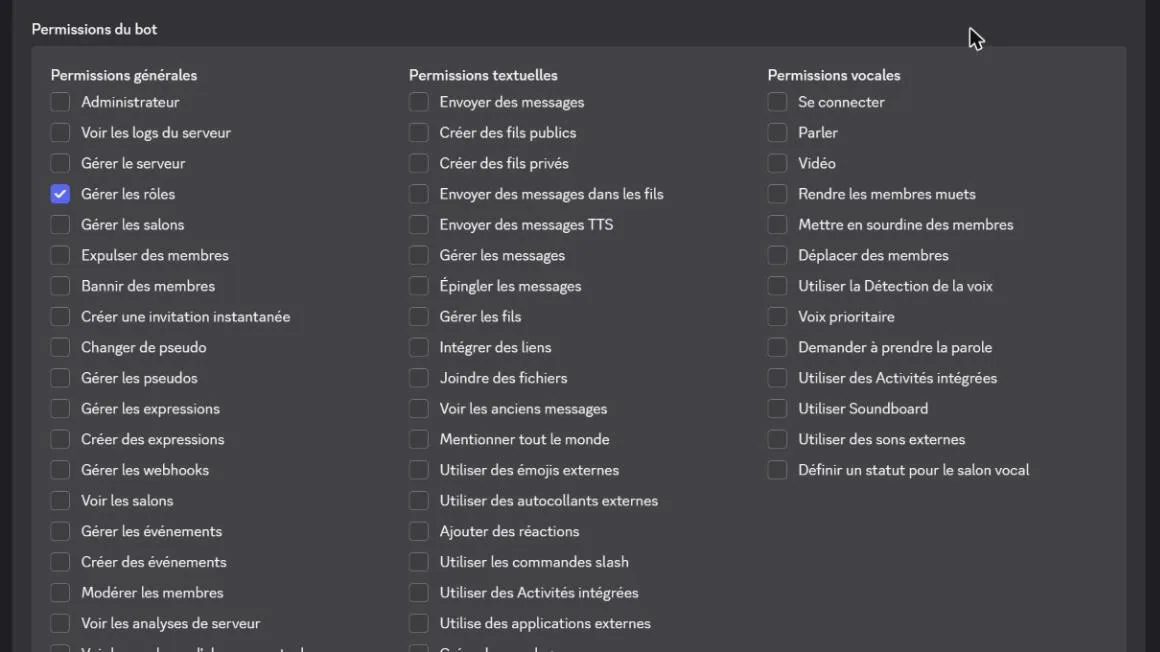 Les permissions du bot : seule Gérer les rôles est cochée