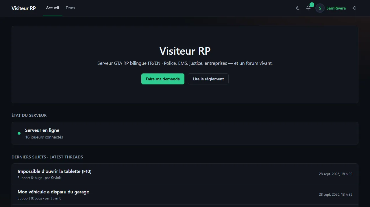 Page d'accueil d'une communauté propulsée par Agora : bannière, état du serveur de jeu (en ligne, joueurs connectés) et derniers sujets du forum